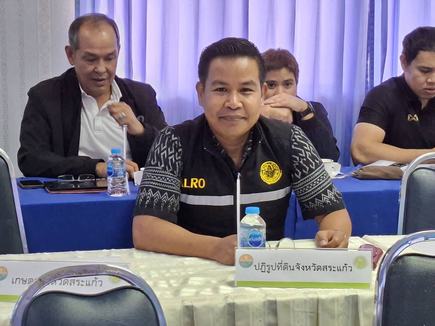 title - ส.ป.ก. ร่วมติดตามรองนายกรัฐมนตรี และรัฐมนตรีว่าการกระทรวงเกษตรและสหกรณ์ (ร้อยเอก ธรรมนัส พรหมเผ่า)  ในการประชุมติดตามความคืบหน้า และรับฟังปัญหาเพื่อกำหนดแนวทางแก้ไขปัญหาโครงการโคบาลบูรพา